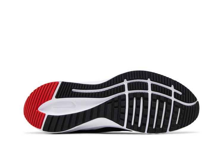 Кроссовки Nike Quest 4 'Black University Red'