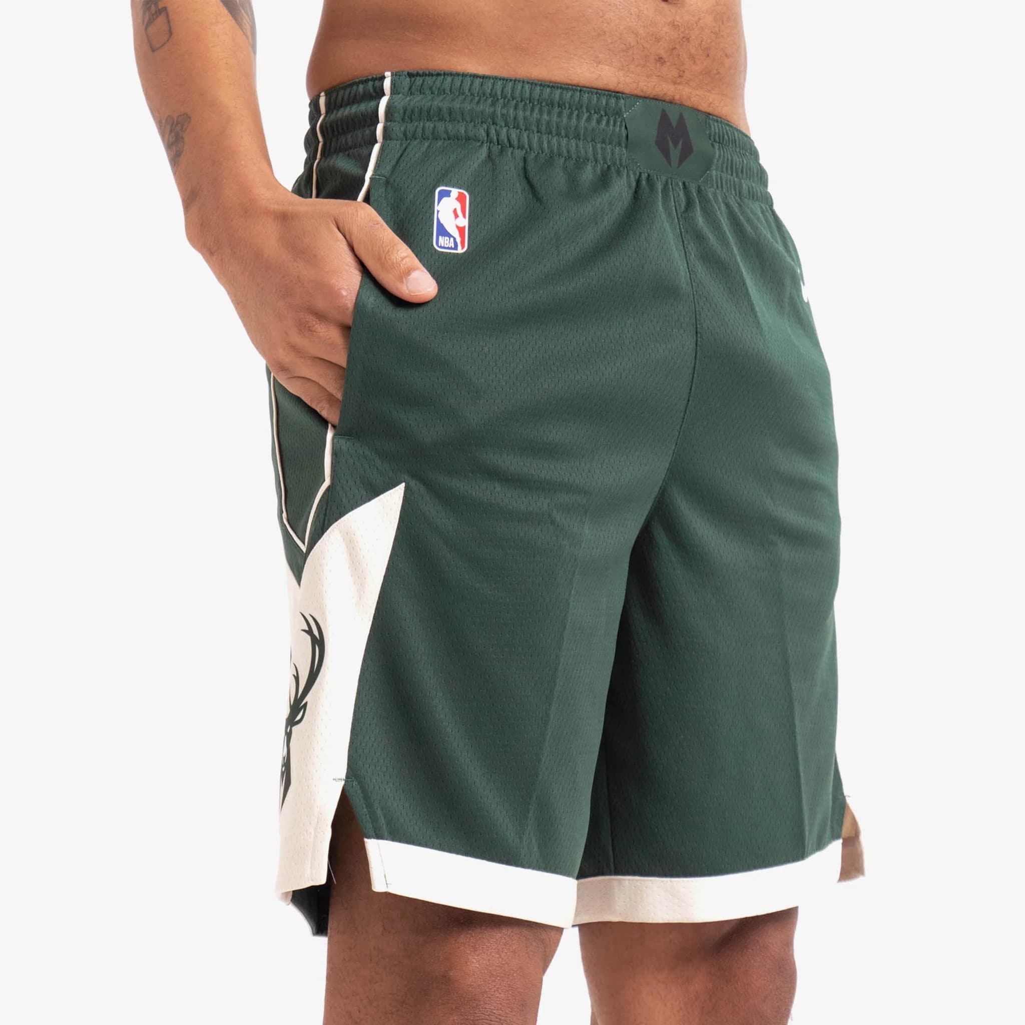 Спортивные шорты Nike Milwaukee Bucks 2024 Icon Edition Swingman NBA Shorts