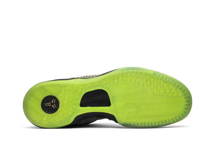 kobe-8-system-ss-christmas-639522-001_03