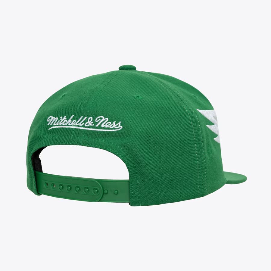 Бейсболка Mitchell & Ness Green Philadelphia Eagles Helmet Snapback Hat