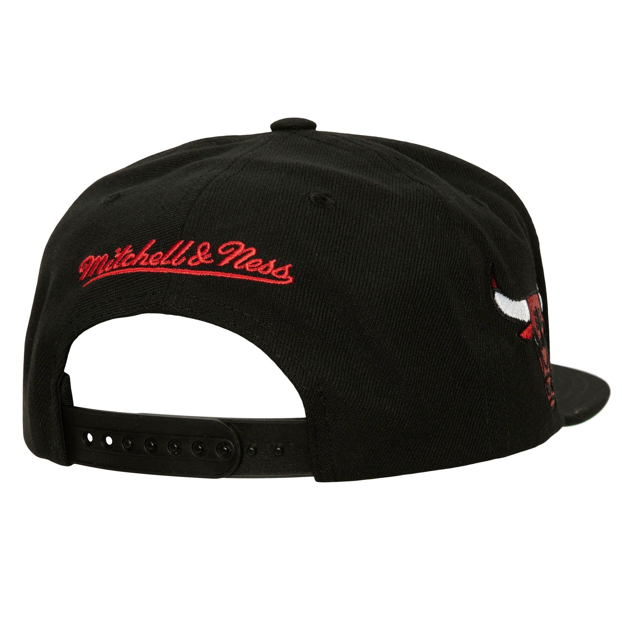 Бейсболка Mitchell & Ness Retro Sport Snapback Chicago Bulls Hat