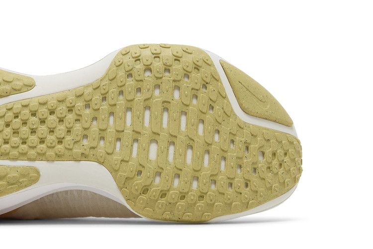 Кроссовки Nike Wmns ZoomX Invincible 3 'Light Cream Topaz'