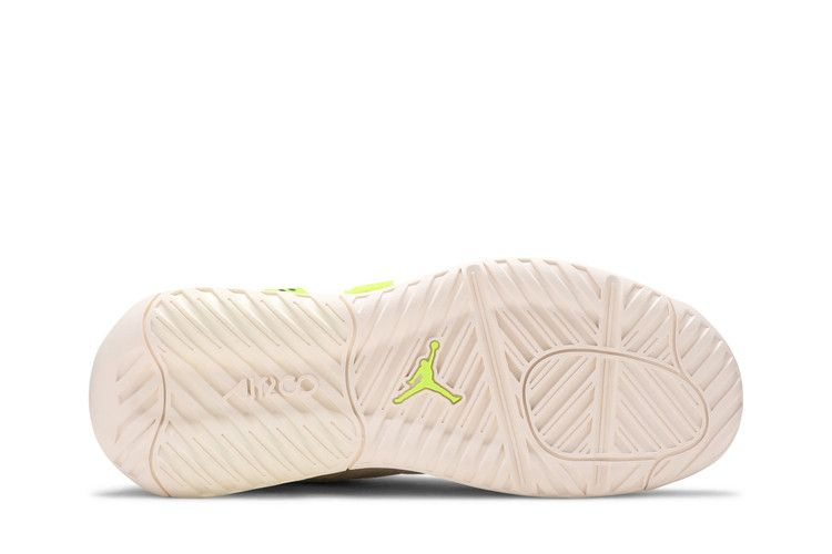 jordan-ma2-pale-ivory-volt-cv8122-107_03