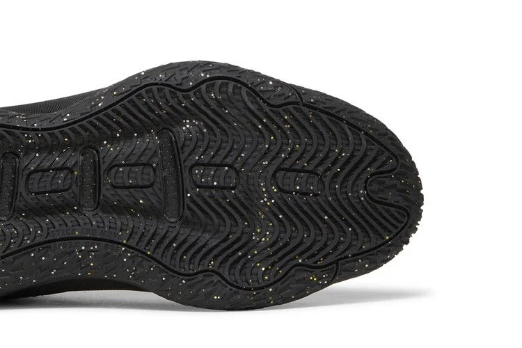 Krossovki-adidas-Dame-8-G.O.A.T.-Spirit-4