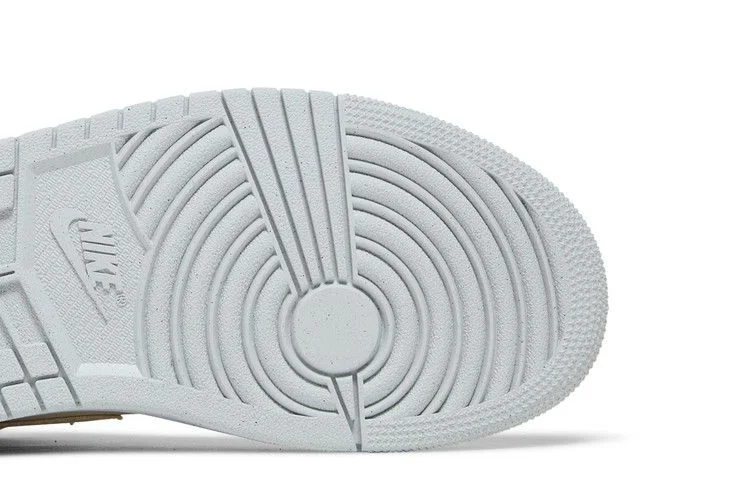 Кроссовки Wmns Air Jordan 1 Mid SE 'Sanddrift'