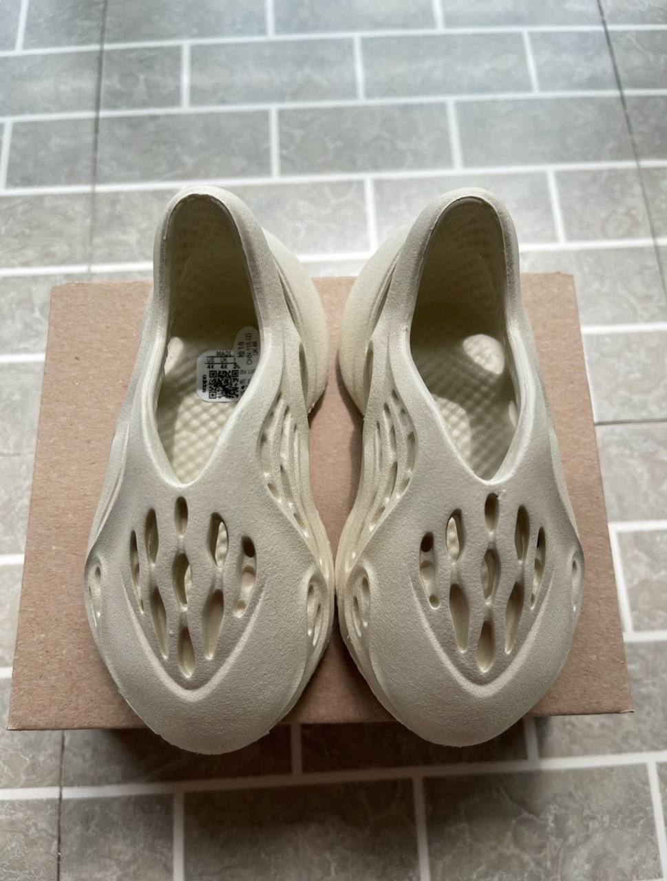 adidas-Yeezy-Foam-Runner-Infants-Sand-4