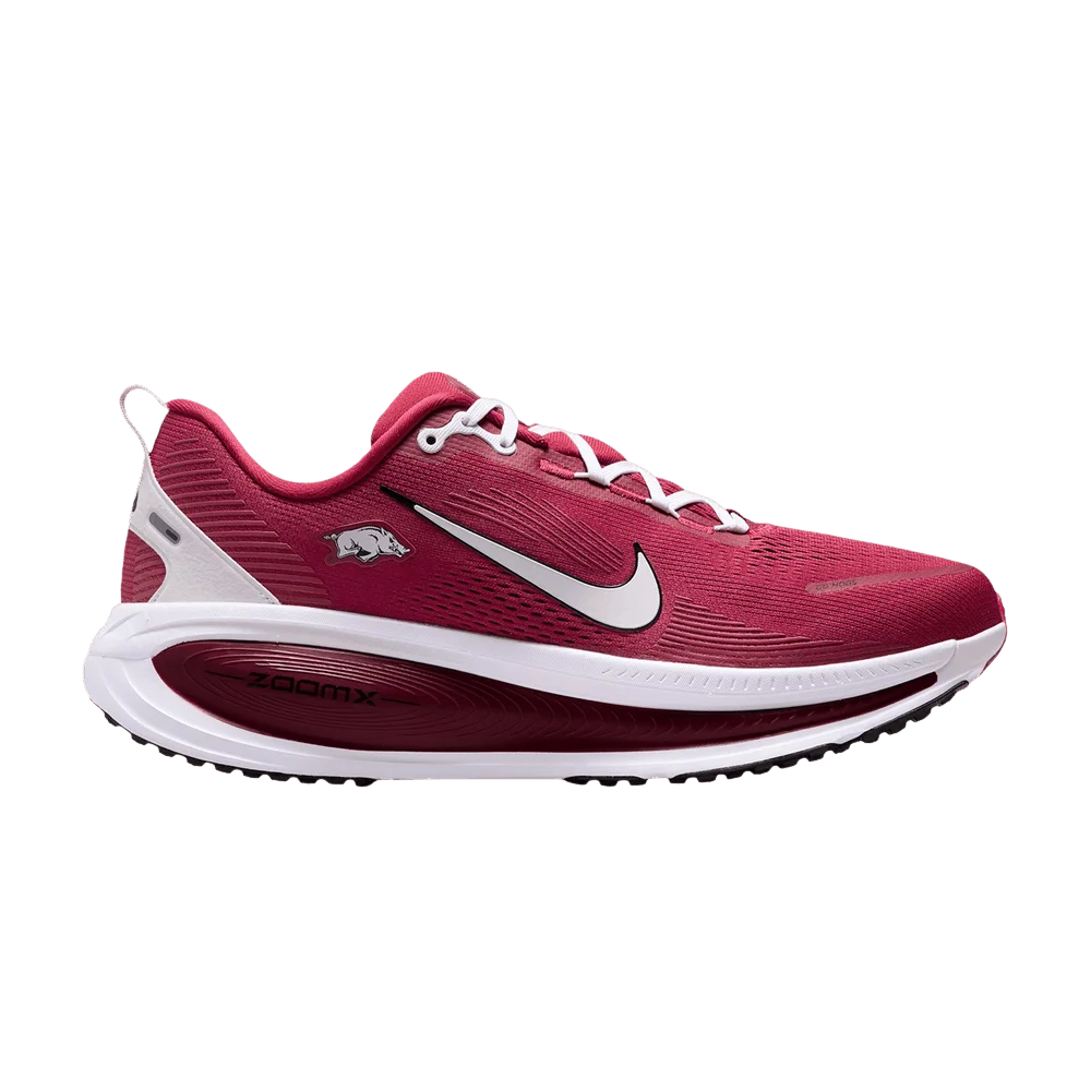 Кроссовки NCAA x Nike Vomero 18 'Arkansas'