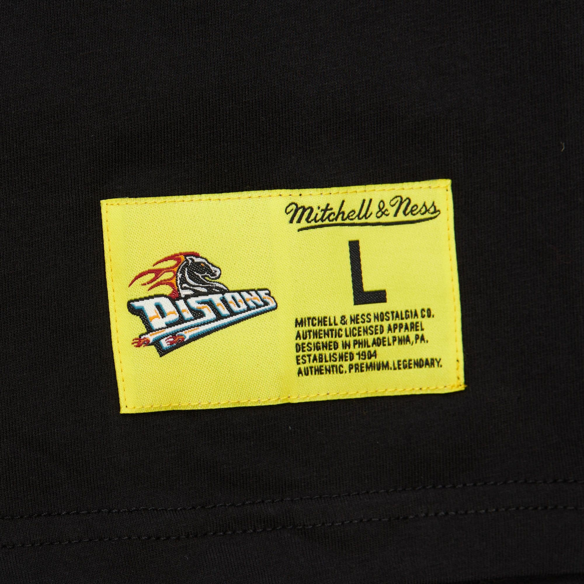 Mitchell-Ness-HW-Neon-Pop-Player-SS-Vintage-Logo-Detroit-Pistons-Grant-Hill-T-Shirt-4