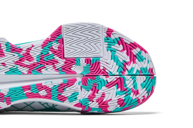 Кроссовки Nike Wmns Zoom Challenge 'White Alchemy Pink Retro'