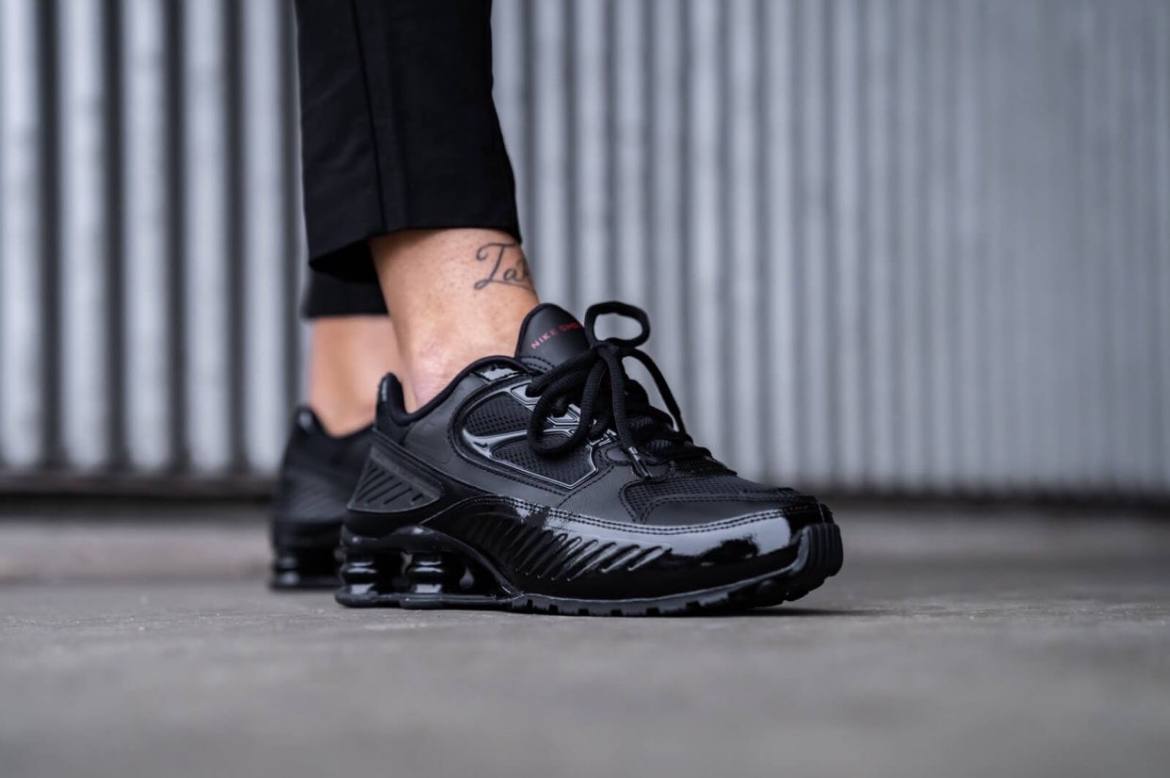 Кроссовки Wmns Nike Shox Enigma Triple Black