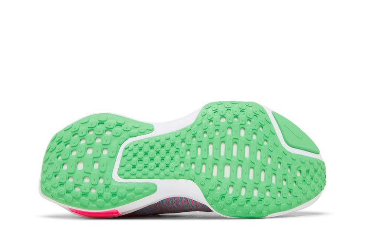 Кроссовки Nike Wmns ZoomX Invincible 3 'White Hot Punch'