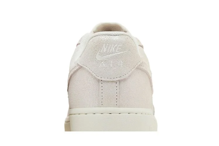 Krossovki-Nike-Wmns-Air-Force-1-07-SE-Sail-Glittery-Suede-6