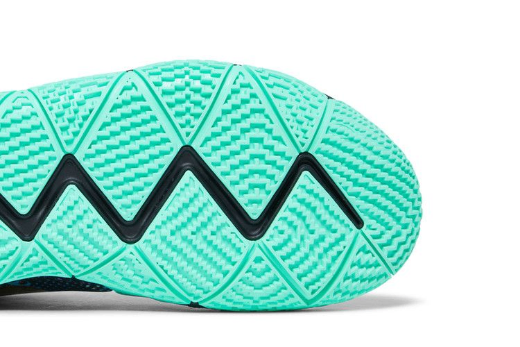 Кроссовки Nike Kyrie 4 'Mamba Mentality'