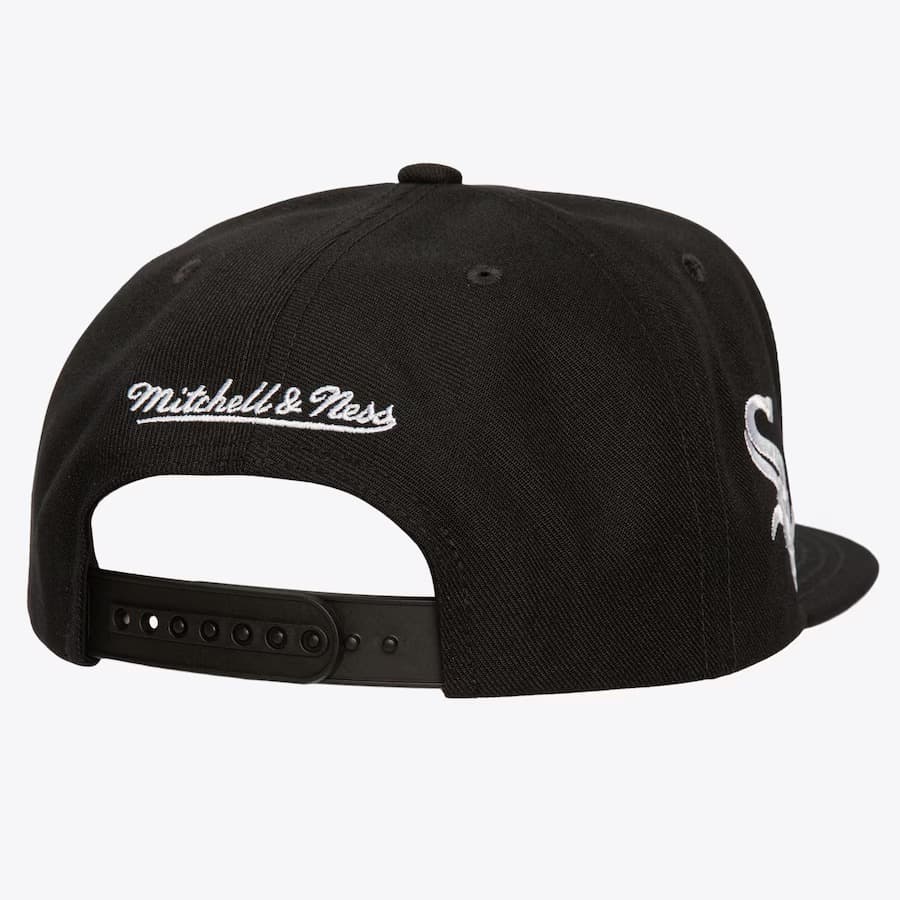 Бейсболка Mitchell & Ness Black Chicago White Sox Shattered Snapback Hat