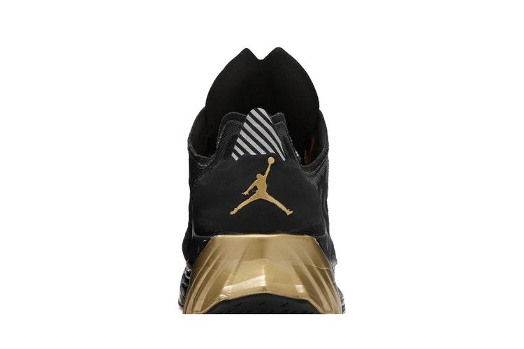jordan-zoom-trunner-ultimate-black-metallic-gold-cj1495-007_06