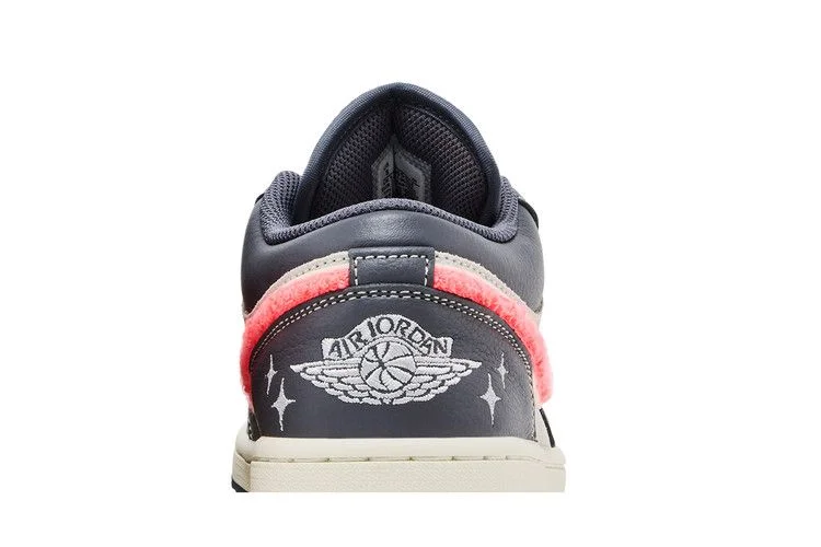 Кроссовки Wmns Air Jordan 1 Low SE 'Light Graphite Hot Punch'