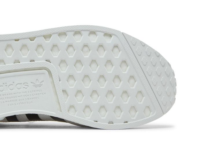nmd_r1-v2-script-white-gx1116_04