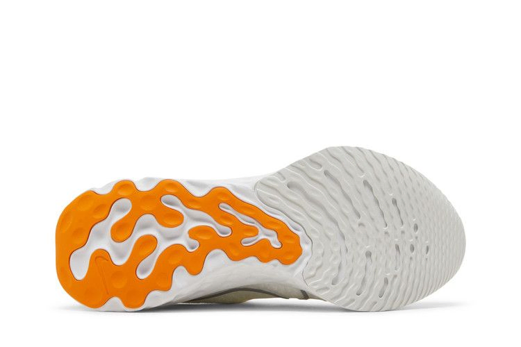 react-infinity-run-flyknit-3-white-kumquat-dh5392-100_03