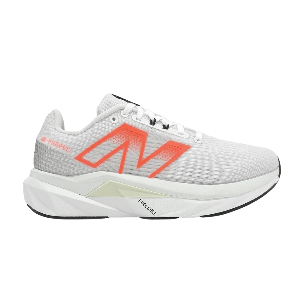 Krossovki-New-Balance-Wmns-Fuelcell-Propel-v5-Wide-White-Orange