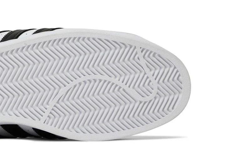 Krossovki-Kerwin-Frost-x-adidas-Superstar-Superstuffed-4