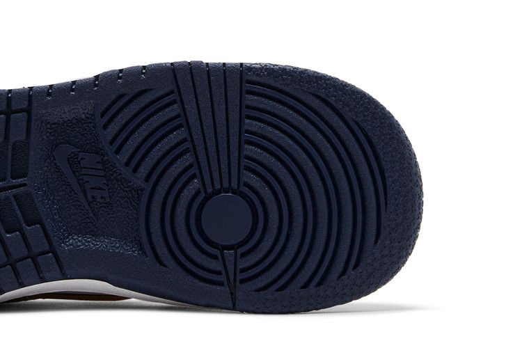 dunk-low-td-midnight-navy-wheat-fb9107-111_04