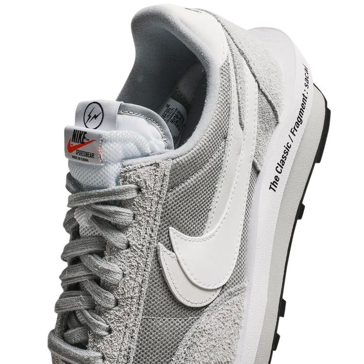 Krossovki-Fragment-Design-x-sacai-x-Nike-LDV-Waffle-Light-Smoke-Grey-9
