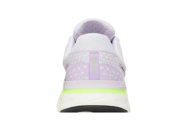 react-infinity-run-flyknit-3-barely-grape-ghost-green-dh5392-500_06