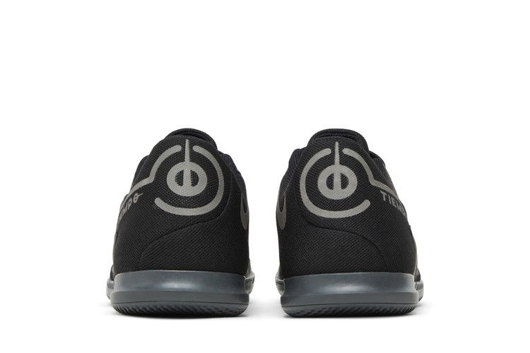Кроссовки Nike Tiempo Legend 9 Club IC 'Black Metallic Bomber Grey'