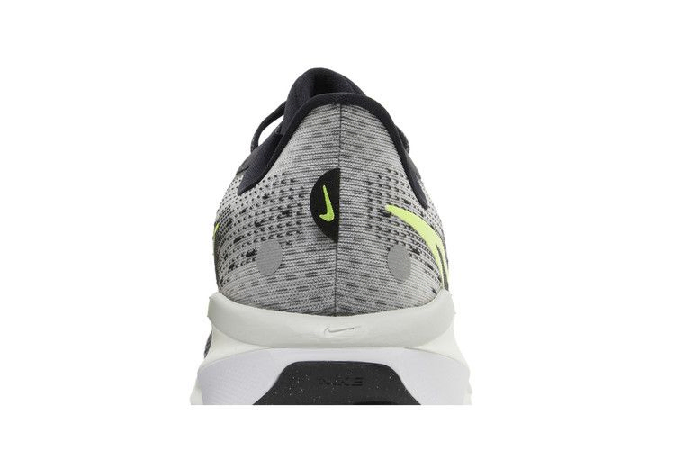 Кроссовки Nike Vomero 17 'Black Volt'