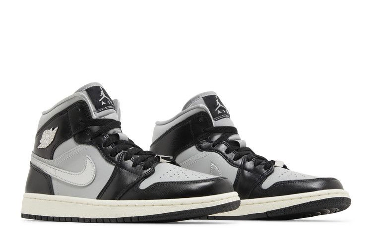wmns-air-jordan-1-mid-se-black-chrome-fb9892-002_07