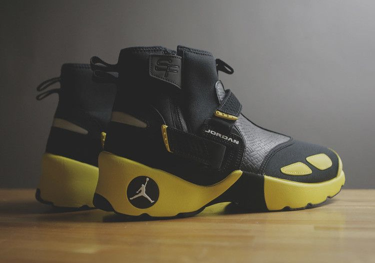 solefly-x-jordan-trunner-lx-high-ao4689-012_01