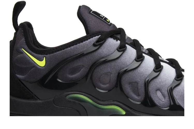 Кроссовки Nike Air VaporMax Plus 'Neon 95'