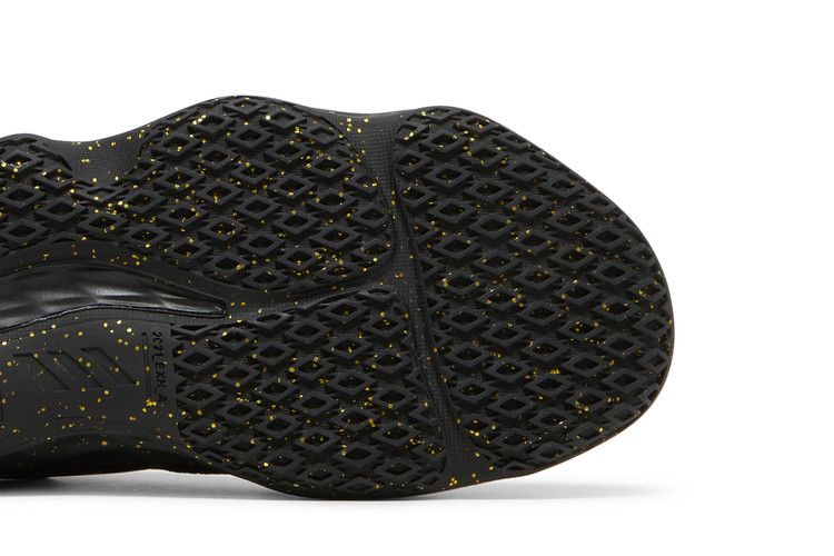 candace-parker-x-wmns-exhibit-a-black-gold-gy0993_04