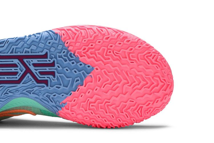 kyrie-low-4-keep-sue-fresh-cw3985-300_04