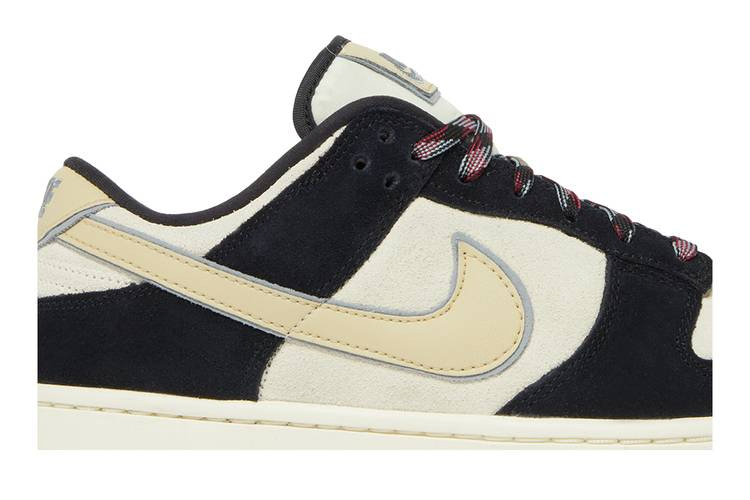wmns-dunk-low-lx-black-team-gold-dv3054-001_01