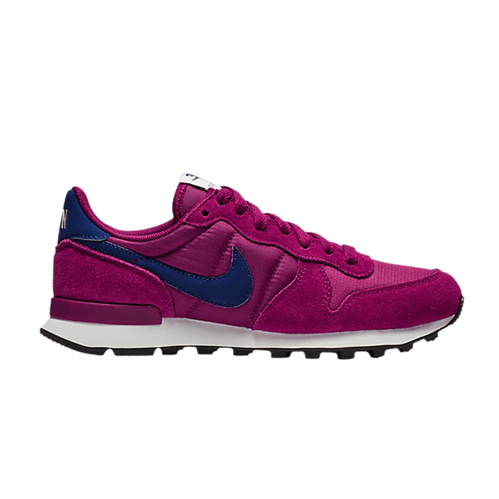 Krossovki-Nike-Wmns-Internationalist-True-Berry-Blue