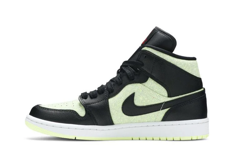 Кроссовки Wmns Air Jordan 1 Mid SE 'Black Barely Volt'