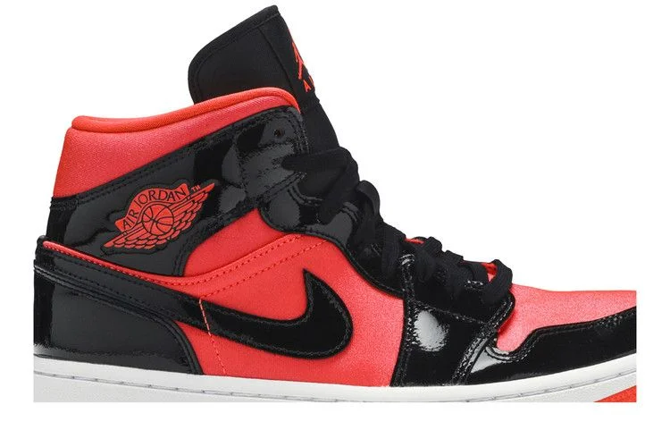 Кроссовки Wmns Air Jordan 1 Mid 'Hot Punch'