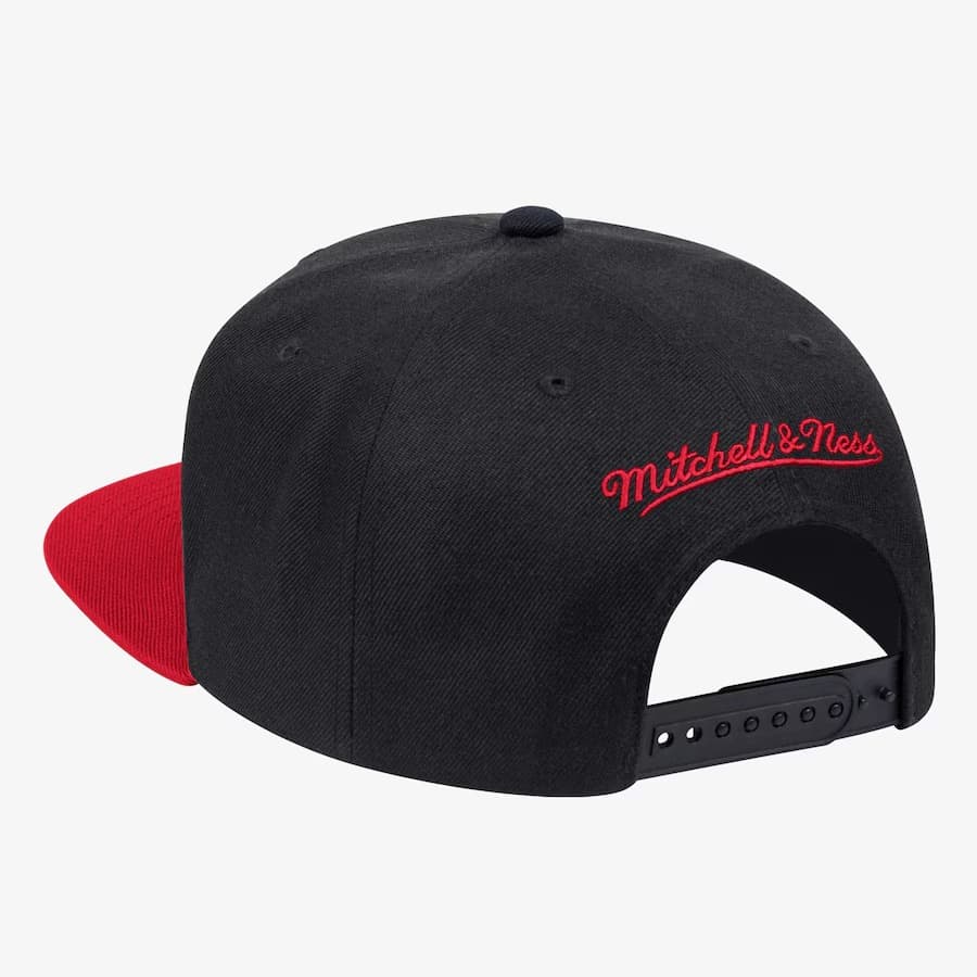 Бейсболка Mitchell & Ness Black Red Toronto Raptors Two-Tone Snapback Hat