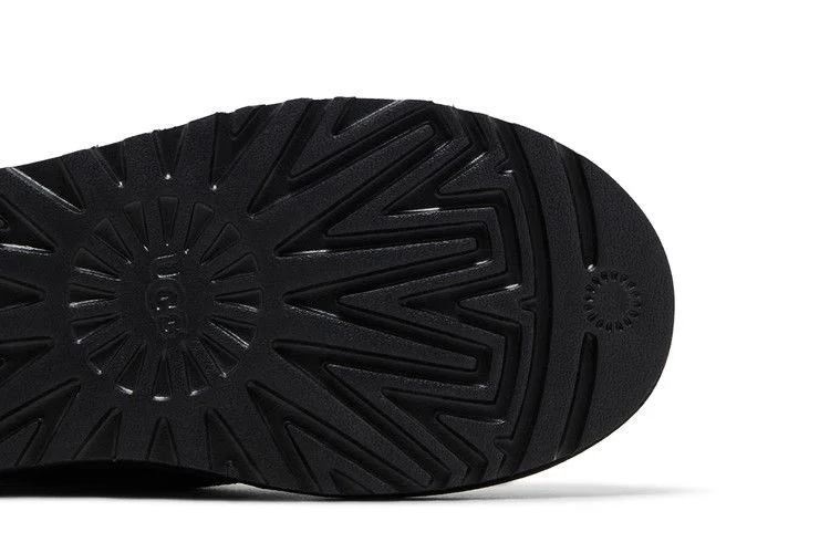 UGG-Neumel-Quickclick-Chukka-Black-4