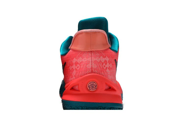 kyrie-low-4-1-world-1-people-cw3985-600_06