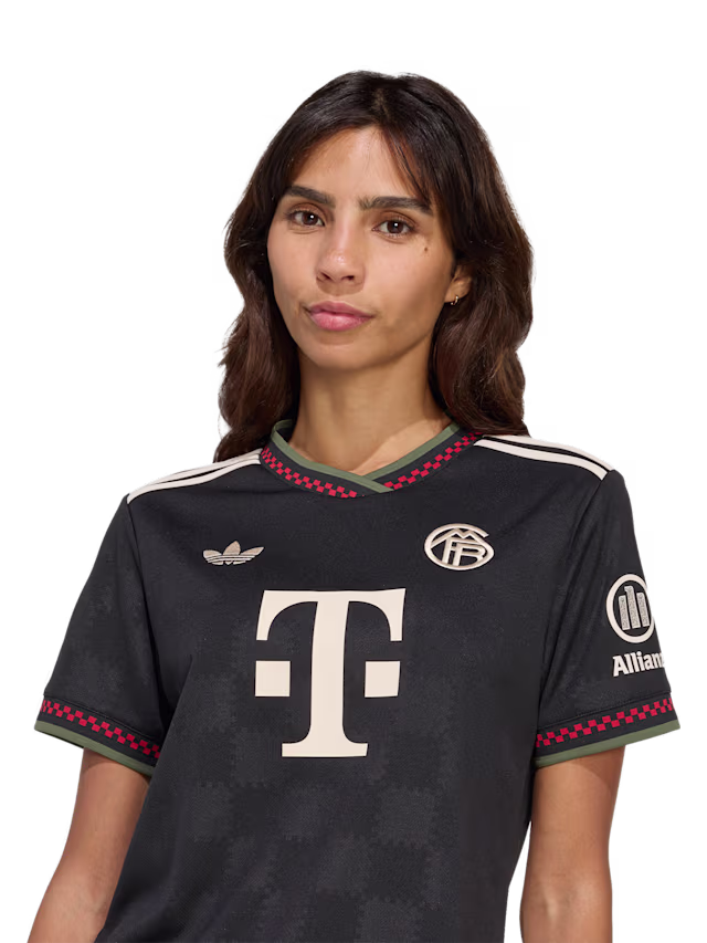 Женское футбольное джерси FC Bayern Munich Champions League Jersey 25-26 DAVIES 19