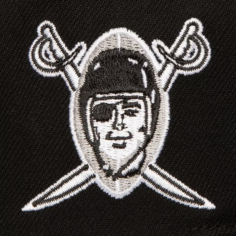 Бейсболка Mitchell & Ness Black Oakland Raiders Diamonds Up Snapback Hat