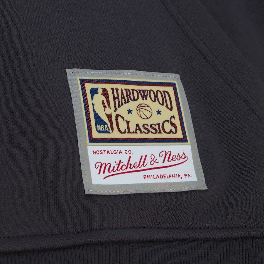 Худи Mitchell & Ness Black Chicago Bulls Golden Hour Glaze Pullover Hoodie