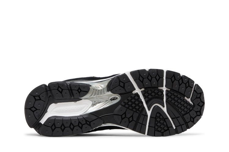 Кроссовки New Balance 2002R 'Black White Magnet'