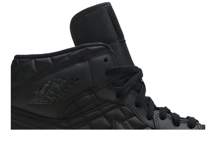Кроссовки Wmns Air Jordan 1 Mid SE 'Black Quilted'