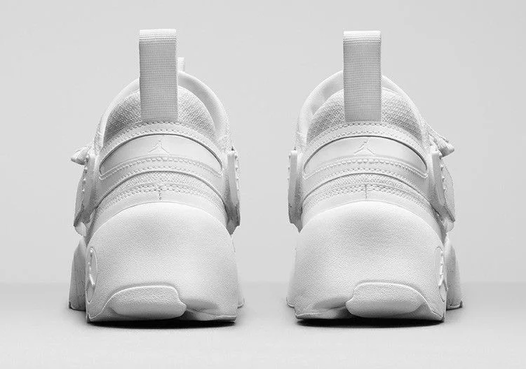 Krossovki-Air-Jordan-Trunner-GS-Frost-White-3