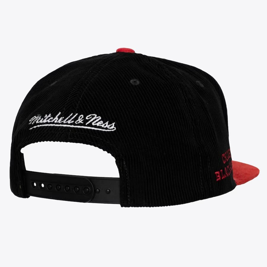 Бейсболка Mitchell & Ness Black Red Chicago Blackhawks Sueduroy Snapback Hat