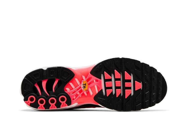 Krossovki-Nike-Wmns-Air-Max-Plus-Black-Hot-Punch-3