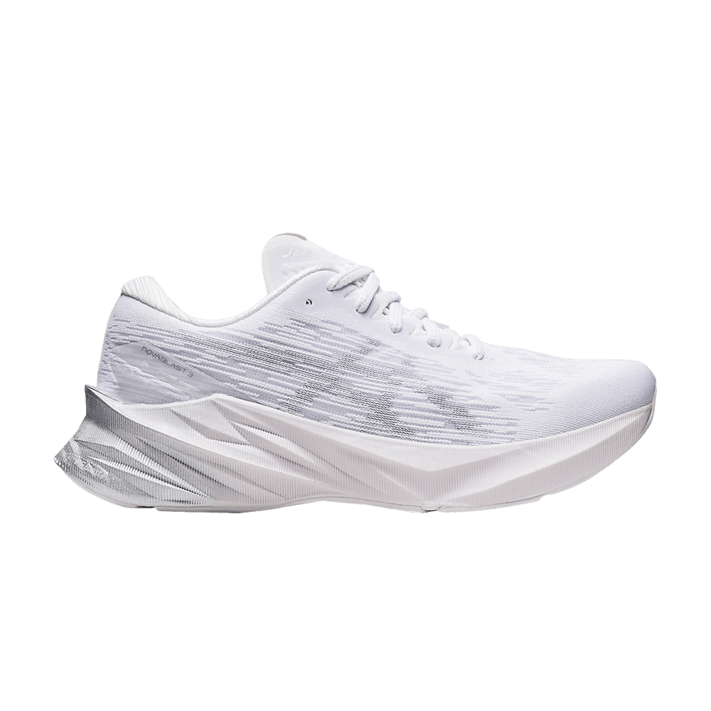Кроссовки ASICS Wmns Novablast 3 'White Piedmont Grey'